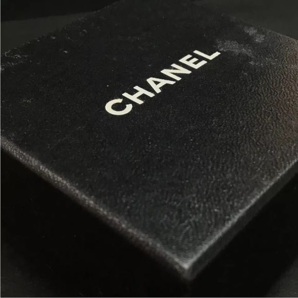 CHANEL CC Logo Gold Tone Earrings - Picture 8 of 8